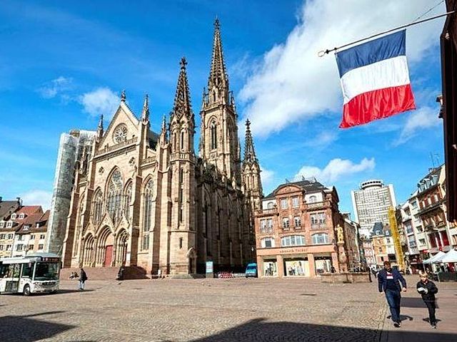 ADAPTACION EN FRANCIA