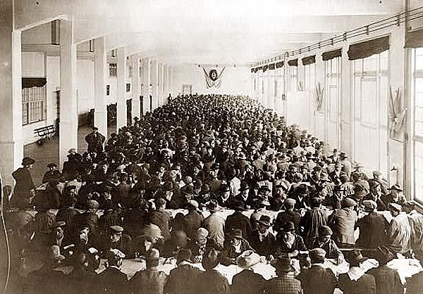 Inauguración del Pabellón Oeste del Hotel de los Inmigrantes.