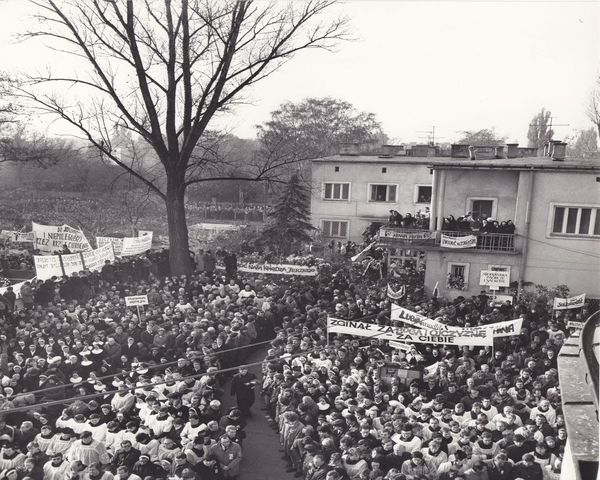 que afecto el sistema comunista