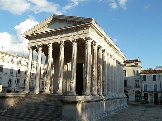 Maison Carrée.