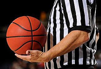 se introduce dos árbitros en el juego