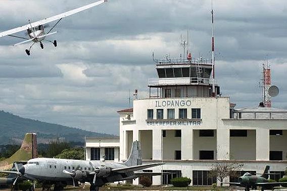 El aeropuerto de Ilopango es atacado