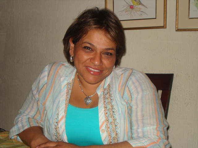 nace una escorpiona sonriente y muy feliz....