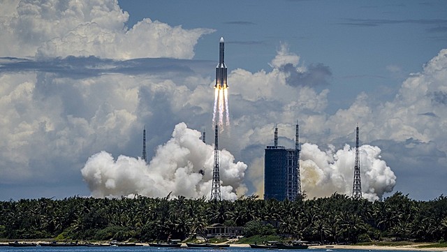 China envia su primera nave espacial