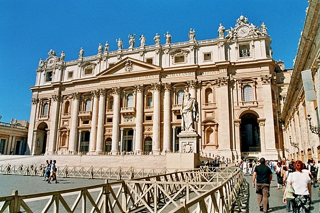 Fachada de la Basílica de San Pedro