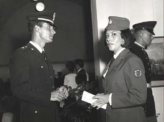 Viene istituito il Corpo di polizia femminile.