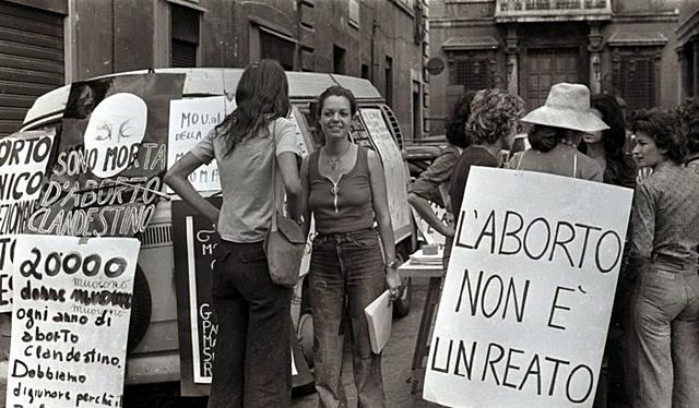 viene approvata la legge sull'aborto