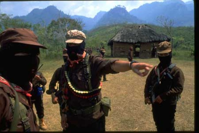 1 de enero: el Ejército Zapatista de Liberación Nacional se alza en armas en el estado de Chiapas, al sur de México, contra el gobierno mexicano en el llamado levantamiento zapatista.