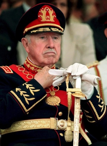 detienen al dictador chileno pinochet