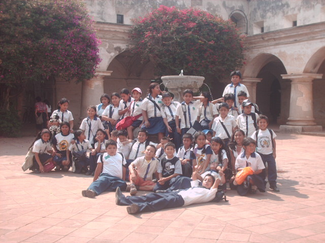 Se crean teléfonos celulares para todos los estratos sociales