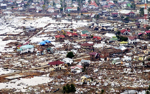 tsunami en indonesia, india, etc dejando cientos de muertos