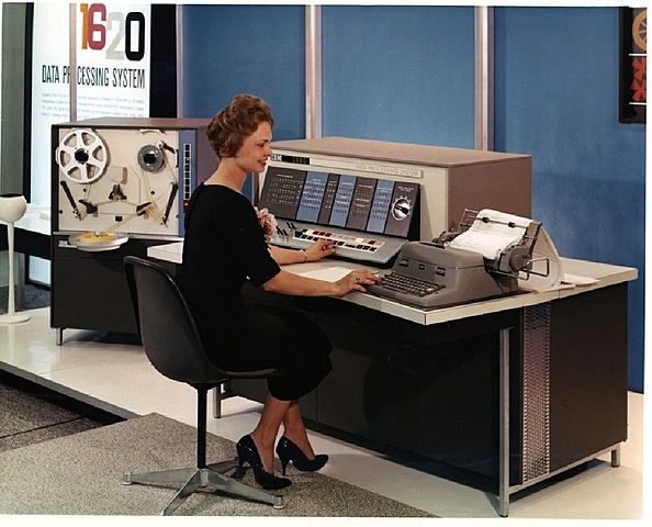 IBM 1620 SEGUNDA GENERACIÓN.