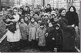 Salva a 2.500 niños i los esconde