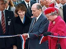 Inauguració de l’Eurotúnel, que comunica França amb Anglaterra