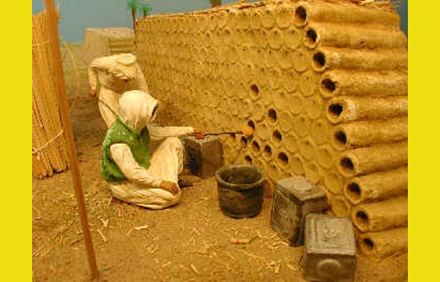 200 a. C.: Se conservan colmenas ibéricas, que eran también cilindros de arcilla alargados que se colocaban en posición horizontal.