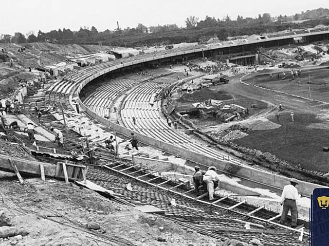 Construcción del Estadio Olímpico.