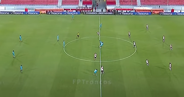 Arranque del segundo tiempo (22:30 hs)