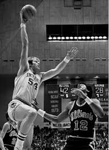 En la época de los años 20s el baloncesto empezó a obtener pequeños triunfos.