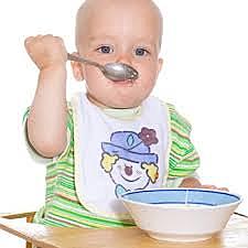 Dirige cuchara a la boca