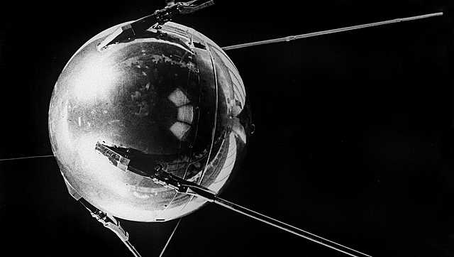 La URSS lanza el Sputnik