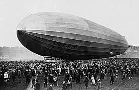 Se construye el dirigible Zeppelin (última máquina voladora menos pesada que el aire), del conde Von Zeppelin que construyó 26 dirigibles y utilizó para uso comercial algunos de ellos.