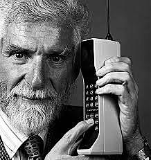 Bell Labs desarrolla el primer servicio de telefonía móvil
