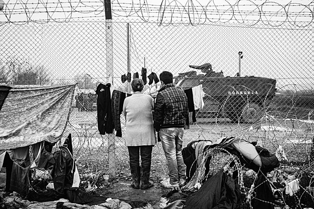 Causas bélicas o forzadas.