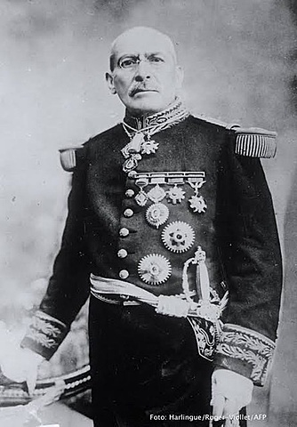 Huerta renuncia a la presidencia