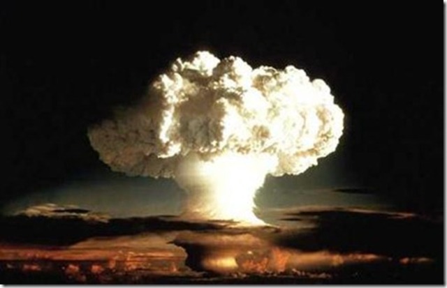 EXPLOSION SIMILAR A LA BOMBA ATOMICA EN EL MEDITERRANEO