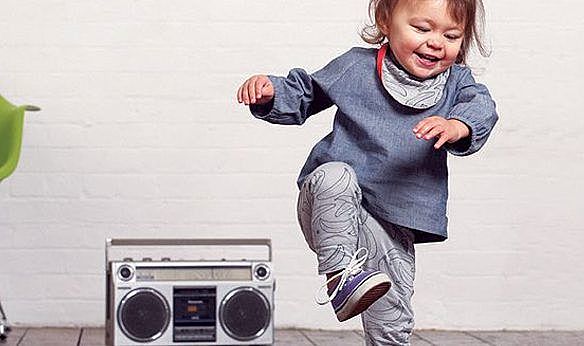 DECIMO SÉPTIMO MES - ESTIMULACIÓN MOTRIZ