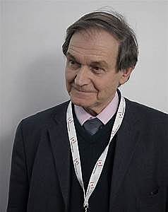 El fisico Roger Penrose publicó el libro The Emperor’x New Mind: Concerning Computers, Minds and the Law: ofPhysim, en el que argumentaba que los ordenadores no podrían tener nunca consciencia ni alcanzar una inteligencia como la humana