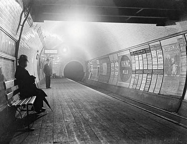 NM Rothschild & Sons refinancia el metro electronico de la empresa Ferrocarriles de Londres LTD.