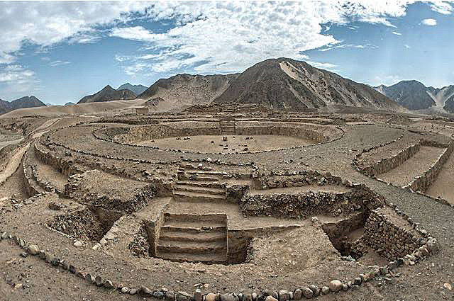 Se desarrolla Caral, la civilización más antigua de América.