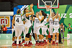 Primeros frutos y creación del equipo femenino