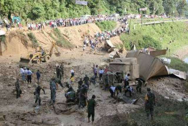 Alud sepulta camión en Puebla (Nac)