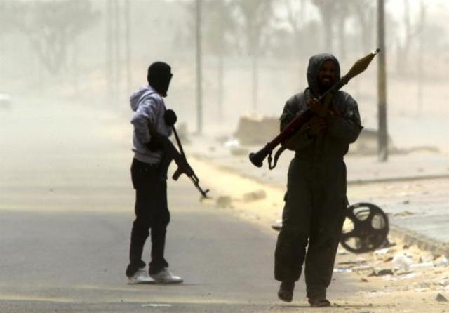 OTAN bombardea centros emisores de televisión en Libia (Int)