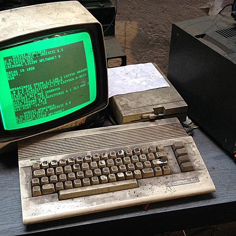 SÚPERCOMPUTADORA, COMPAQ PORTABLE, COMMODORE 64.