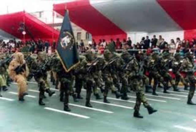 Bloque Militar conformado por el personal femenino del Ejército Nacional
