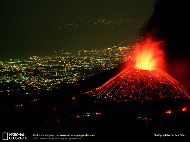 En Chile el volcán Llaima entra en erupción.