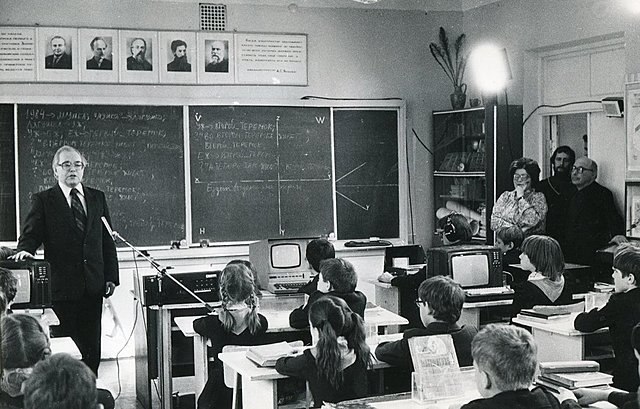 Empiezan a aparecer programas que se incorporan a la enseñanza en centros de estudios