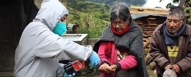1ª Generación: El Enfoque Caritativo-Asistencial