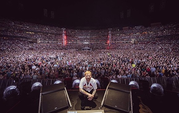 GIRA OBERENA  ED SHEERAN