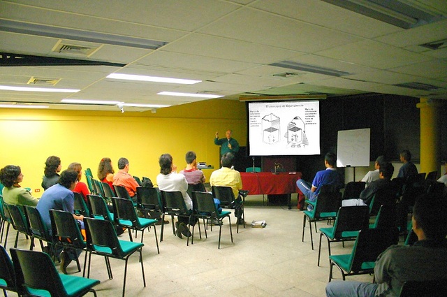 Dr. Joseph M. Juran dicta conferencia en Japon