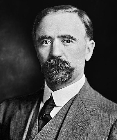 Francisco Madero publica su libro "La sucesión presidencial en 1910"