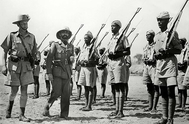 Selassie moviliza tropas en la frontera ante inminente ataque italiano