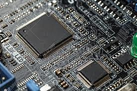 Computadora con chips y microchips