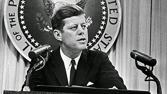 1962: Crisis de los misiles, La Habana : El mundo al borde de la guerra nuclear entre EE.UU y la URSS.