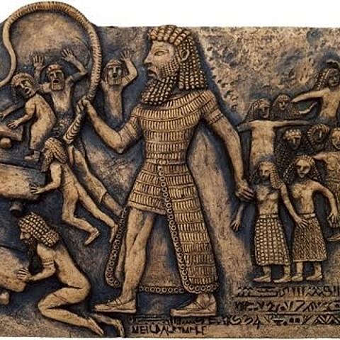 El rey de Uruk expulsa a los pueblos invasores del sur de sumeria.