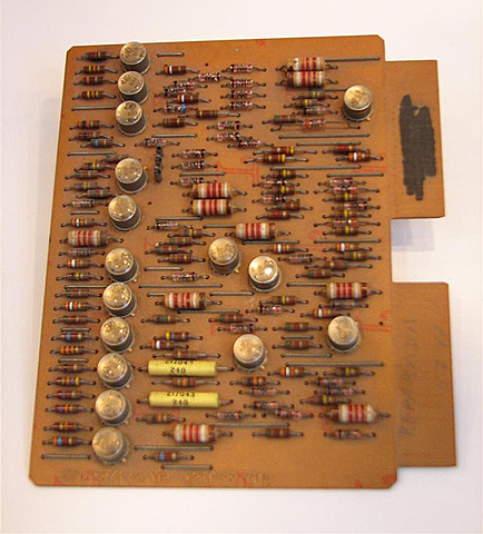 Válvulas electrónicas y relés