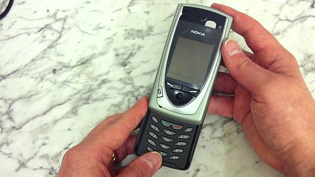 The First Cellphone With a Built in Camera (Nokia 7650)